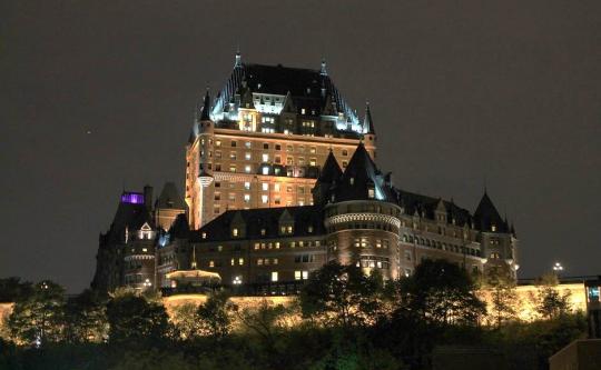 ケベック夜景クルーズディナー(5月中旬~9月中旬) ケベック夜景クルーズディナー(5月中旬~9月中旬)