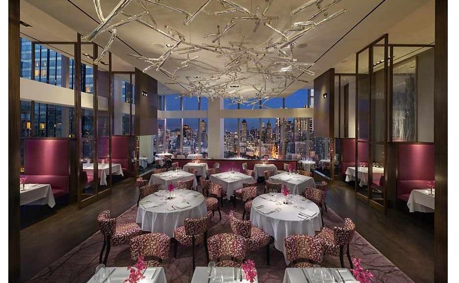 レストラン「アジアート」でディナー＆マンハッタンの夜景が見える「ディジーズクラブ」でジャズ観賞