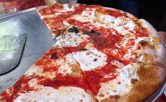 A Slice of Brooklyn Pizza Tour~ピザ屋巡りとブルックリン観光~ A Slice of Brooklyn Pizza Tour~ピザ屋巡りとブルックリン観光~
