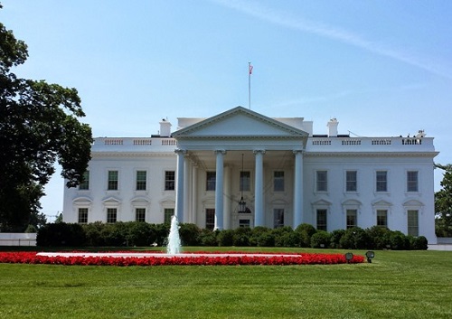 「ホワイトハウス」下車観光します。