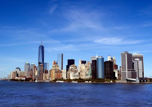 マンハッタンを離れるにつれ、ウォール街の摩天楼群が目の前に浮かび上がってきます。
