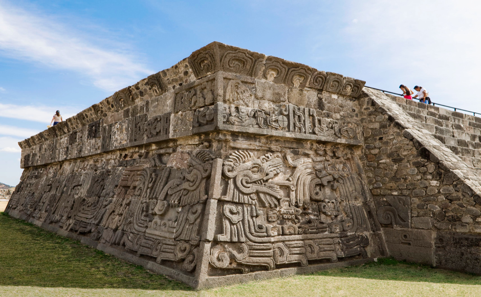 【3つの世界遺産を巡る】メキシコ国立自治大学、クエルナバカとソチカルコ遺跡1日観光(日本語ガイド)