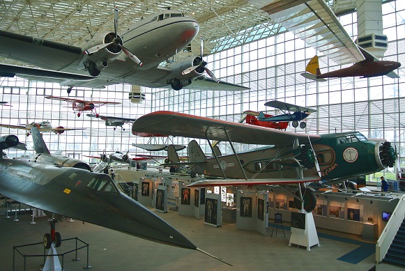 世界最大ボーイング工場見学と航空博物館ツアー