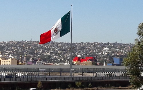 H I S メキシコ国境沿いウォーキング アウトレットツアー ダウンタウン地区滞在